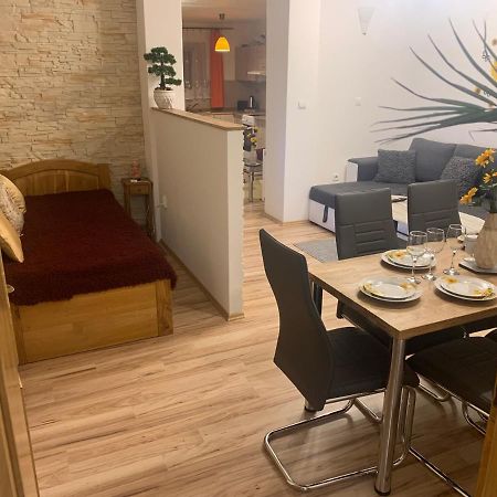 Apartmán Slunečnice s terasou Ceske Budejovice Esterno foto